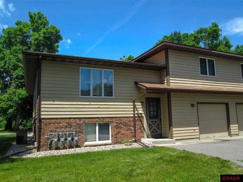 North Mankato Townhome: 1751 Colette Dr