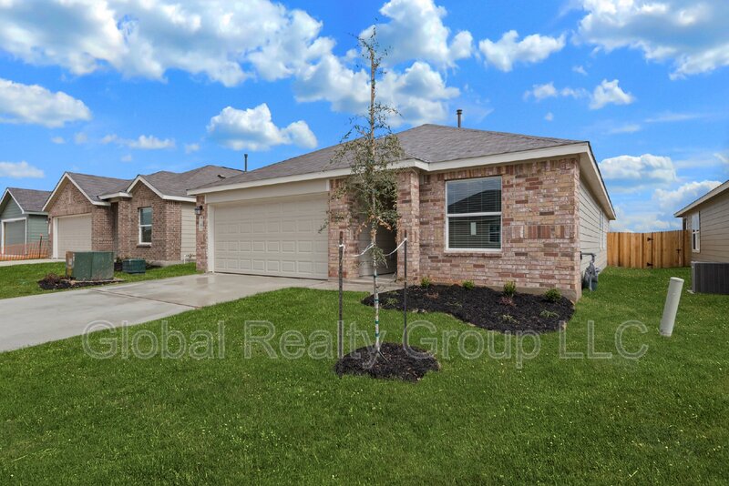 Seguin House: 9105 Navarro Vis