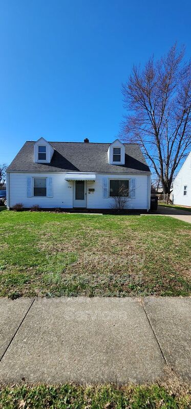 Euclid House: 374 E 232 St