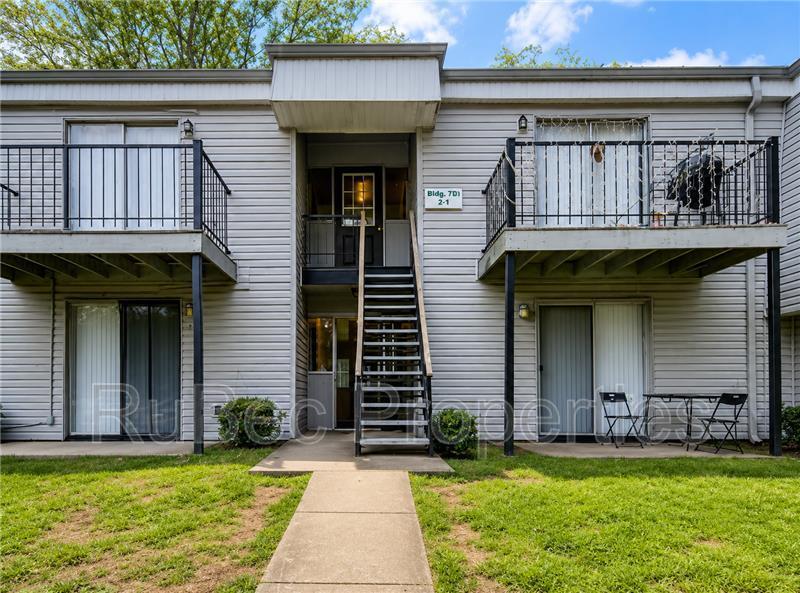 Charlotte Condo: 702 Farmhurst Dr