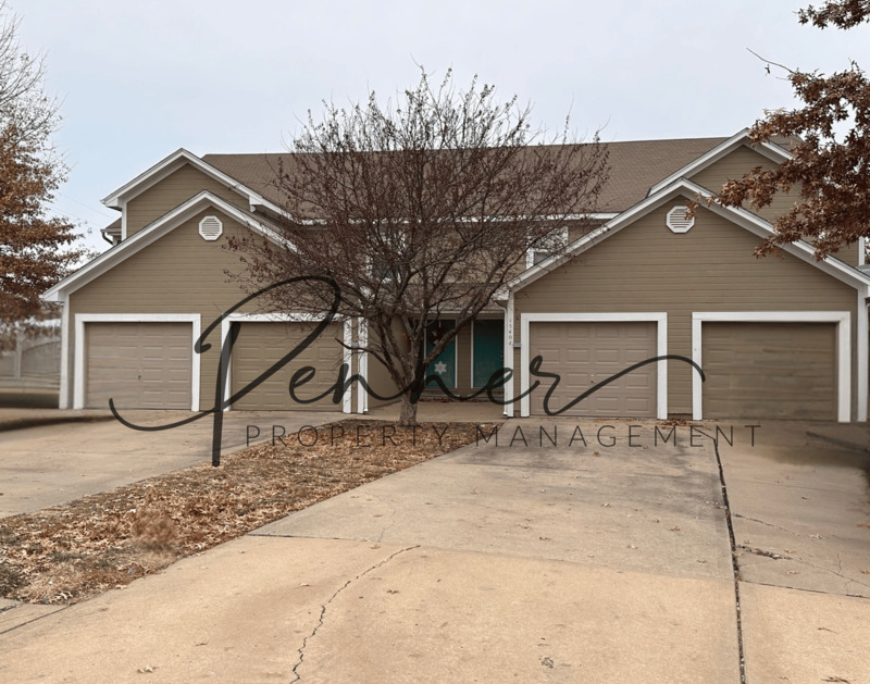 Kansas City House: 15404 E 48th St