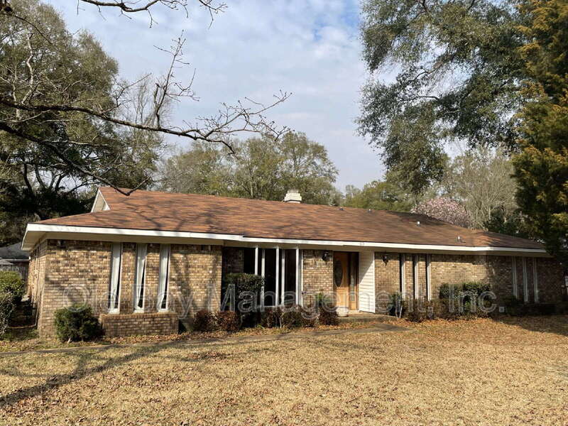 Satsuma House: 613 Vaughan Dr N