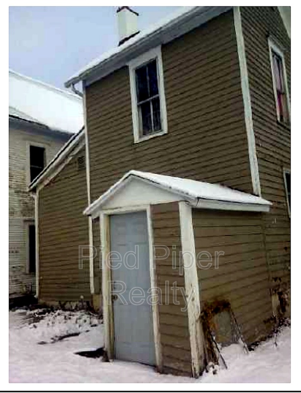 Freeport Condo: 215 1/2 W Homer St
