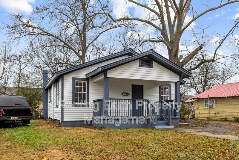 Birmingham House: 1228 19th Place SW