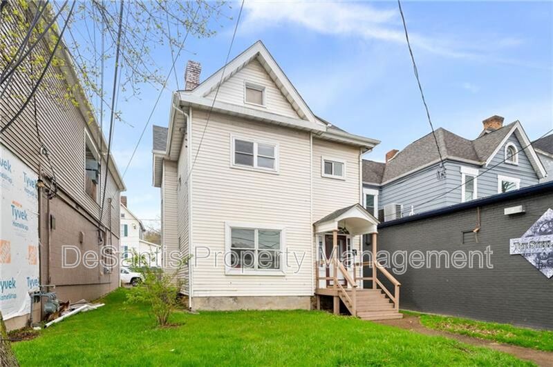 Coraopolis House: 872 4th Street