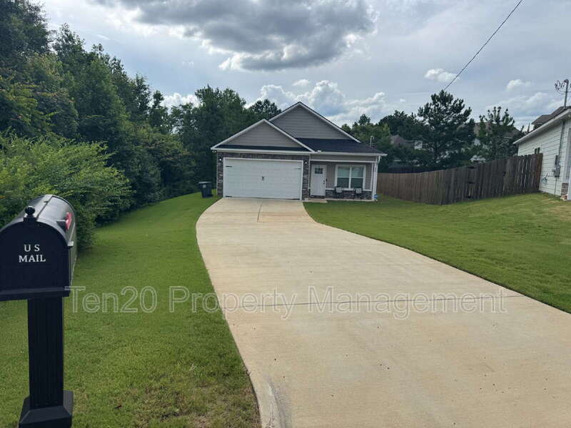 Phenix City House: 24 Lemon Way