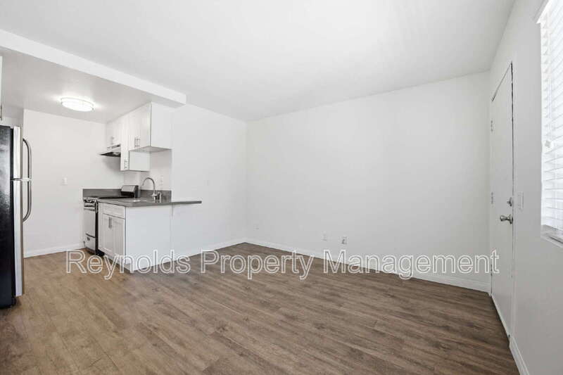 San Diego Condo: 4674 Bancroft Street