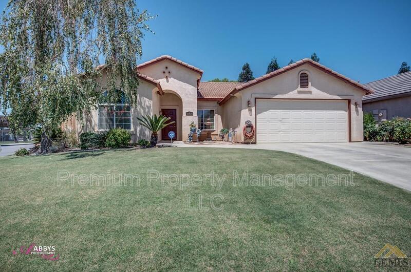 Bakersfield House: 1003 Duxbury Court