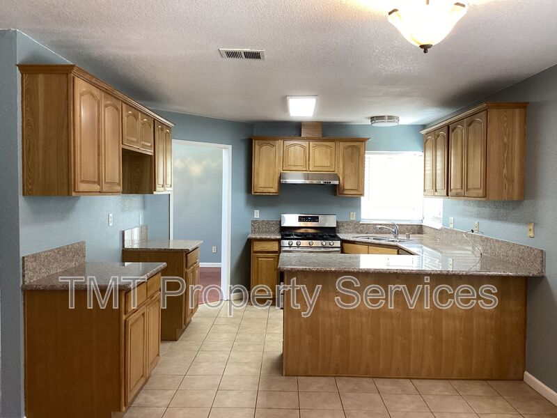 Sacramento House: 5943 Laguna Ranch Cir