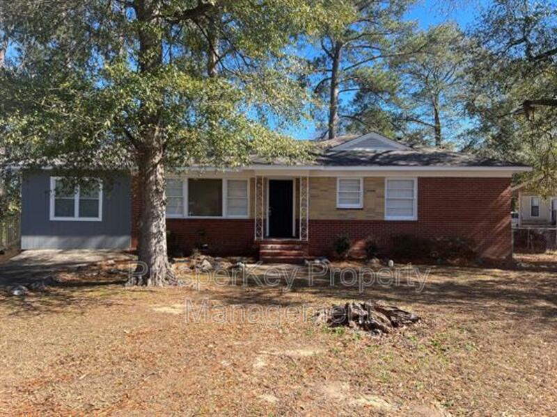 Columbus House: 800 Goodson Dr