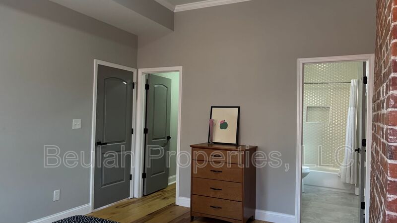 St. Louis House: 1200 Allen Ave