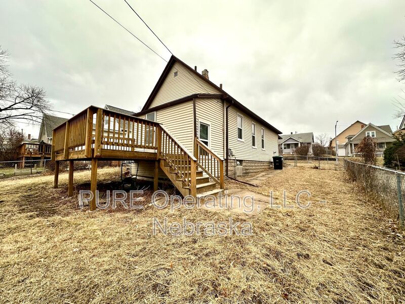 Omaha House: 2712 N 62nd St