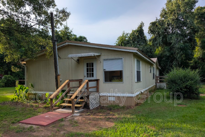Marianna House: 3166 Redbud Lane