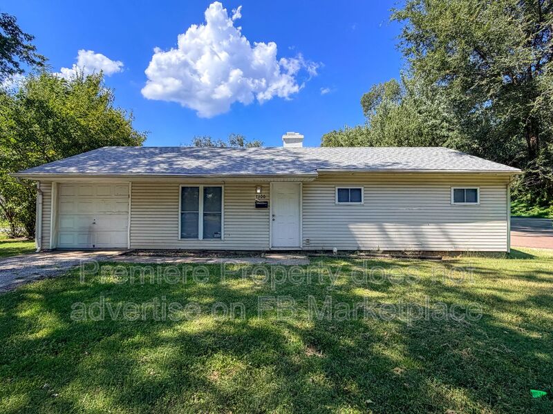 Kansas City House: 7300 E 112th St