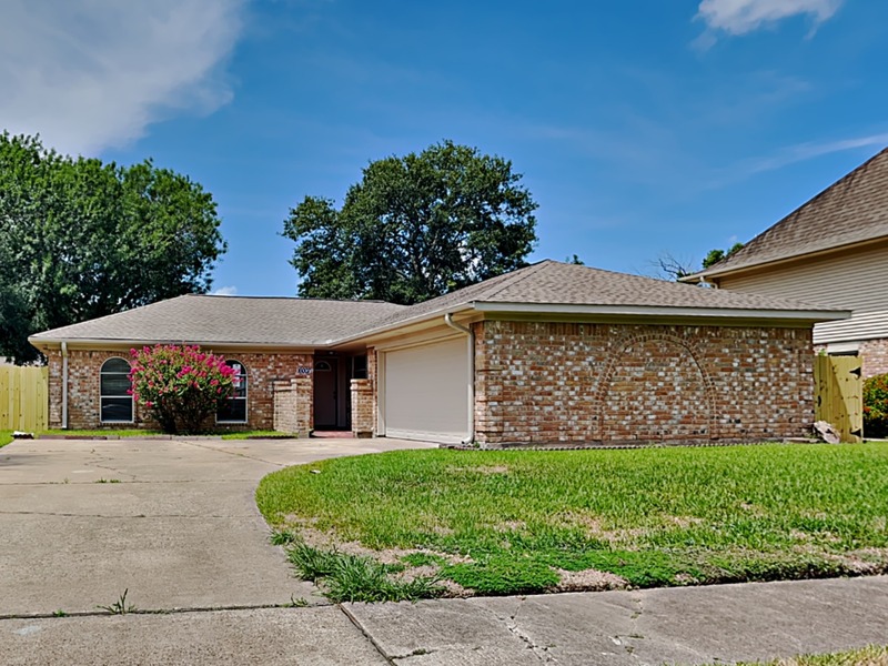 Houston House: 16007 Brookford Dr