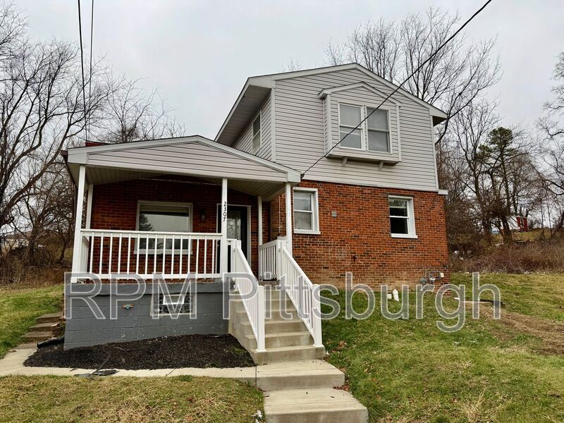 Monroeville House: 2307 Monroeville Rd