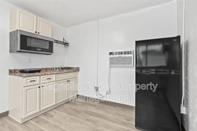 Homedale House: 201 South Main Street