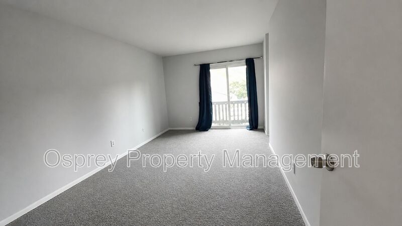 Spacious 3-Bedroom Norfolk Townhome with In-Unit Laundry and Fenced Outdoor Space - Photo 10