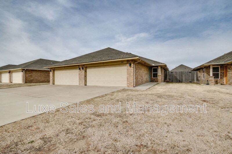 Moore House: 749 SW 13th St