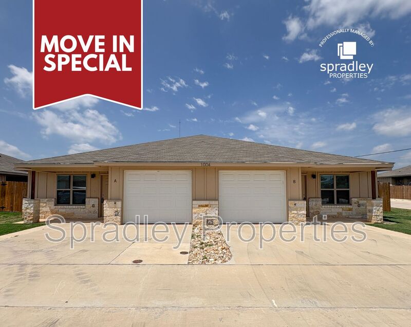 Belton Townhome: 1044A Edwards Dr