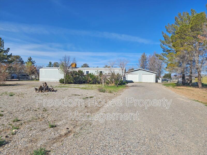 Pahrump House: 80 Stanley Drive