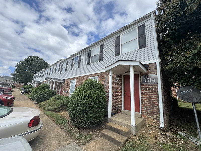 Richmond Townhome: 3514 E Richmond Rd