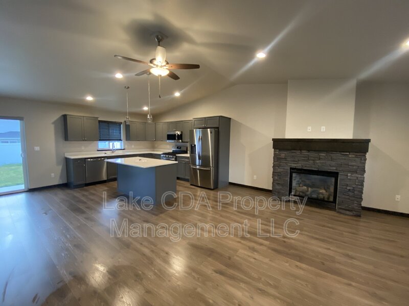 Rathdrum House: 12397 N Cavanaugh Dr