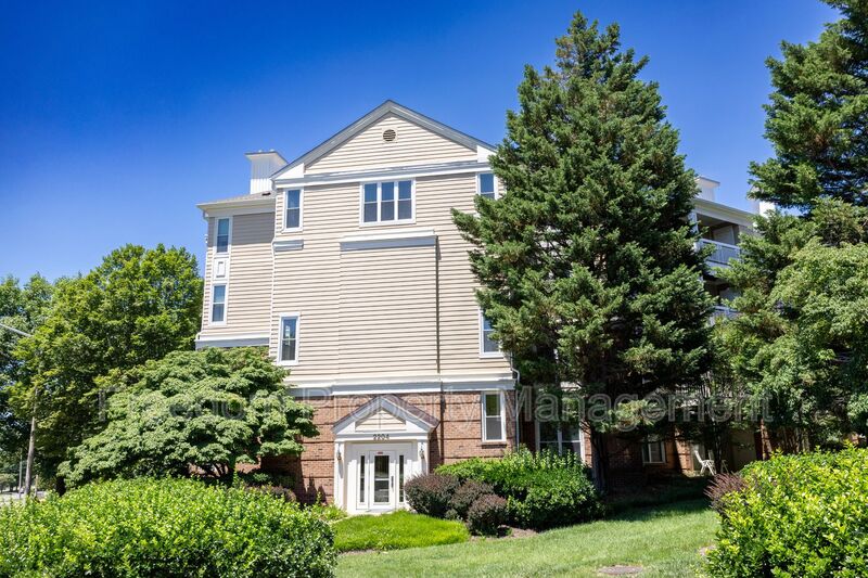 Herndon Condo: 2204 Westcourt Ln