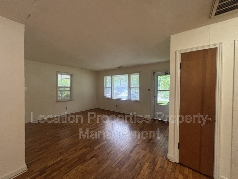 326 East 19th Street, rental photo 6