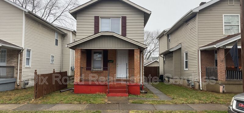 Middletown House: 2213 Queen Avenue