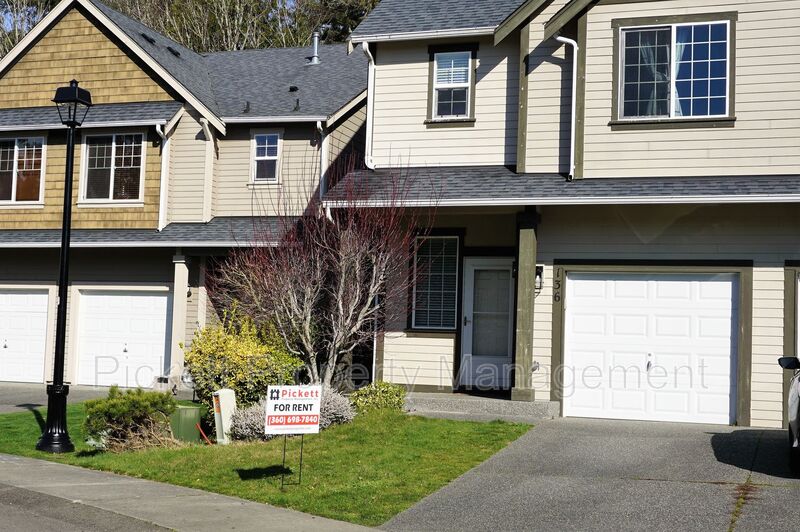Bremerton Townhome: 136 NE Miramar Circle