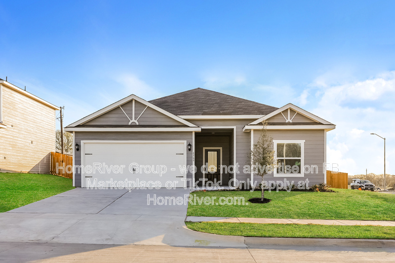 Dallas House: 6569 Crosswood Ln
