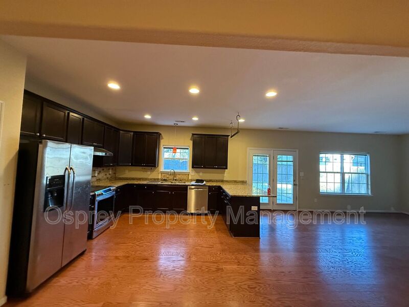 Modern 4BR Norfolk Home with Open Layout "ASK ABOUT OUR ZERO DEPOSIT" - Photo 4