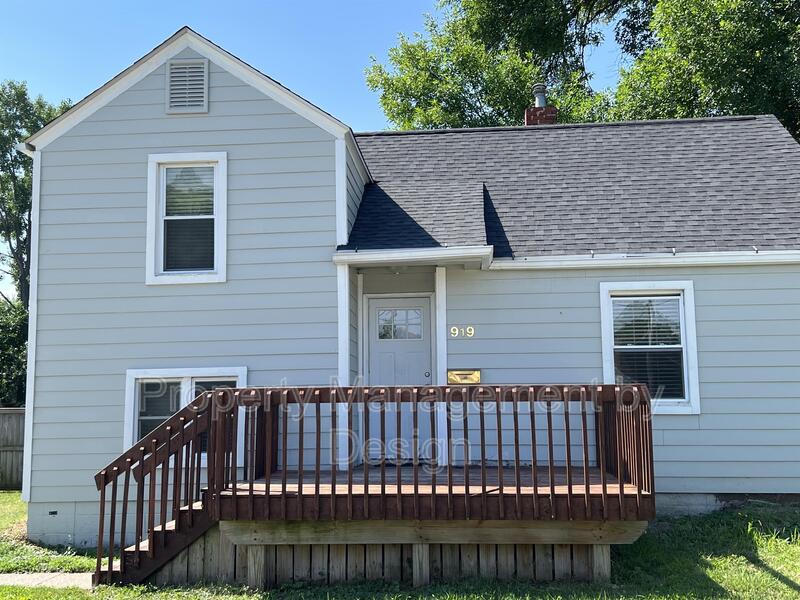 Ankeny House: 919 SW 3rd Street