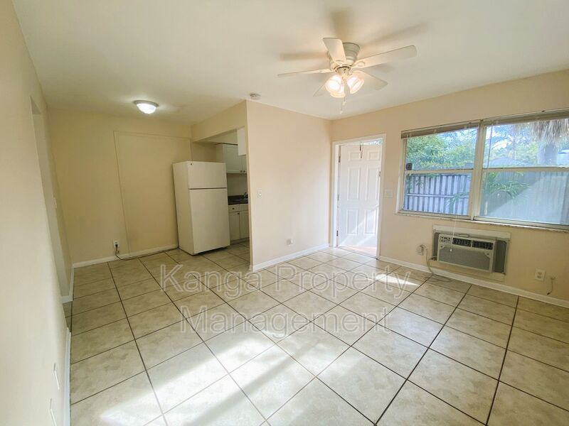 Lake Worth Condo: 1217 S N St