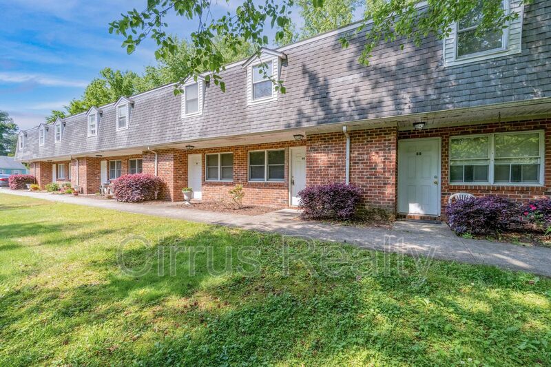 Portsmouth Townhome: 90 Francis St