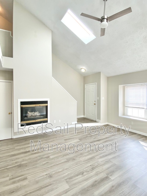 Hampton Townhome: 23 Riverchase Dr