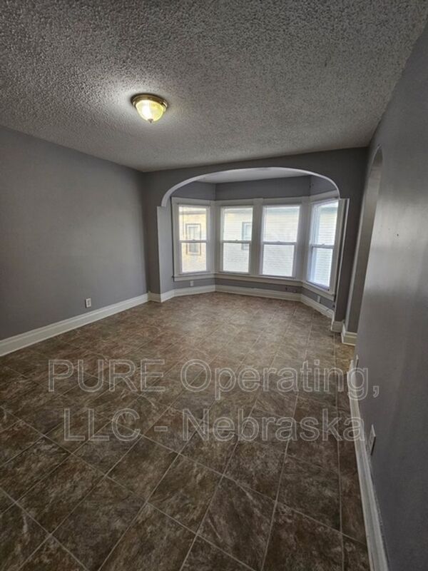 Missouri Valley Condo: 810 E Erie St