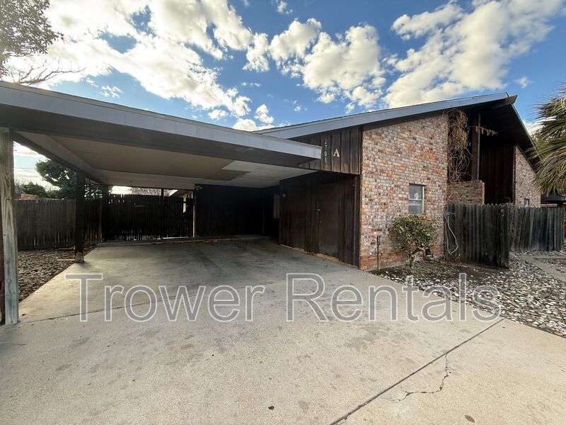 Odessa Townhome: 2-2701 Pagewood