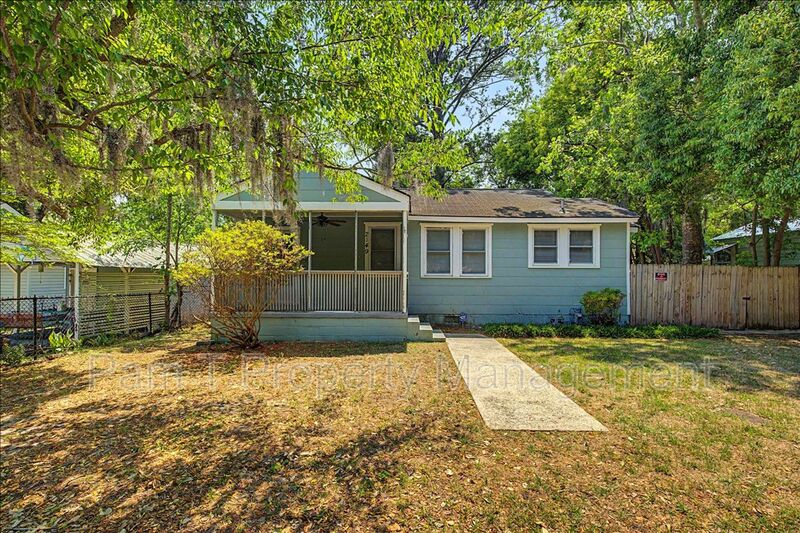 Savannah House: 2149 Vermont Ave