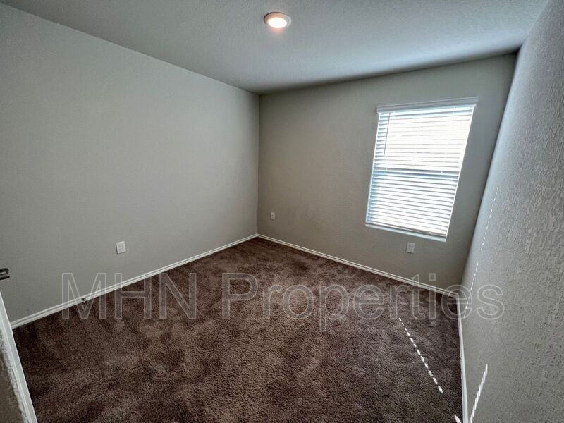 BEAUTIFUL 3 bed/2 Bath Lennar home in prime location! - Photo 16