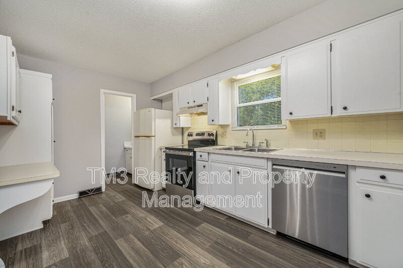 Lee's Summit Townhome: 3731 Northeast Colonial Drive