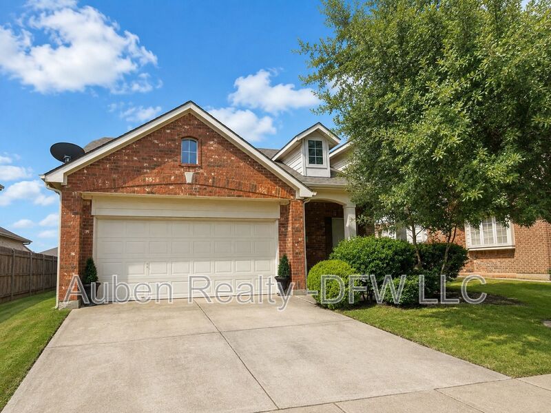 Fort Worth House: 10973 Hawks Landing Road