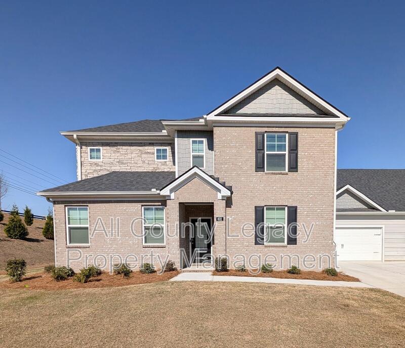Loganville House: 602 Silver Moon Dr