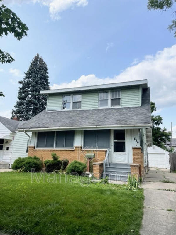 Toledo House: 434 W Poinsetta