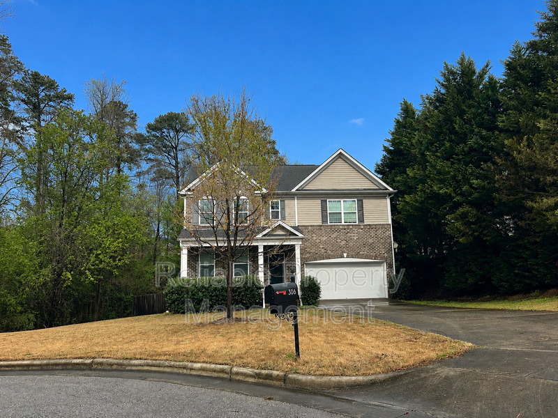 Knightdale House: 306 Allendown Ln