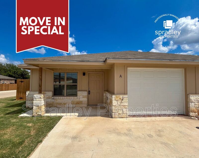 Belton Townhome: 1008A Llano Ct