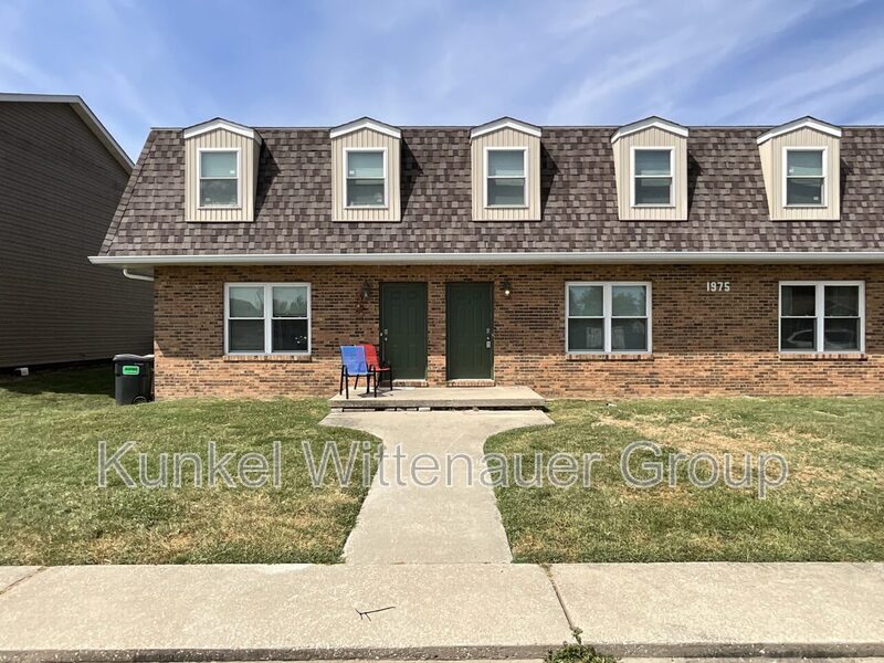 Mascoutah Condo: 1975