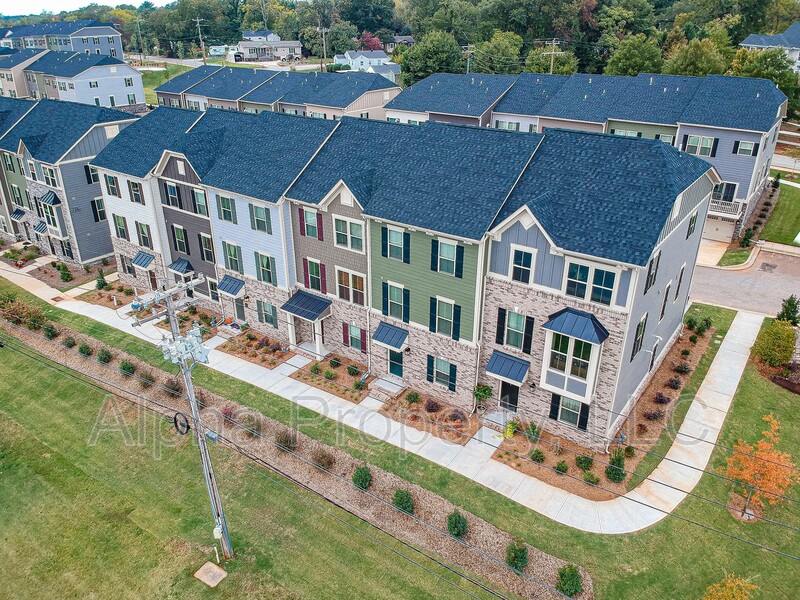 Greenville House: 3 Itasca Dr
