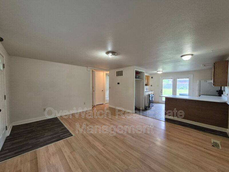 Anchorage House: 1604 Elmendorf Drive